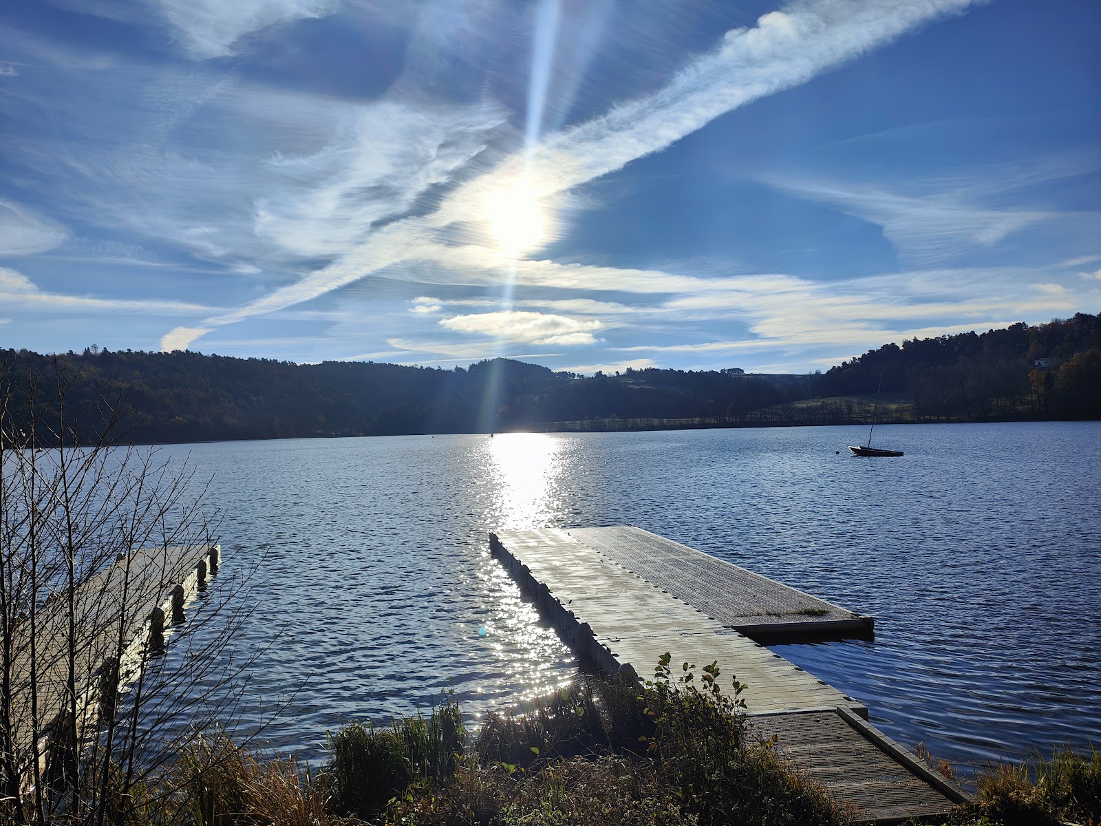 Photo 2 de École de Voile du Lac d'Aydat