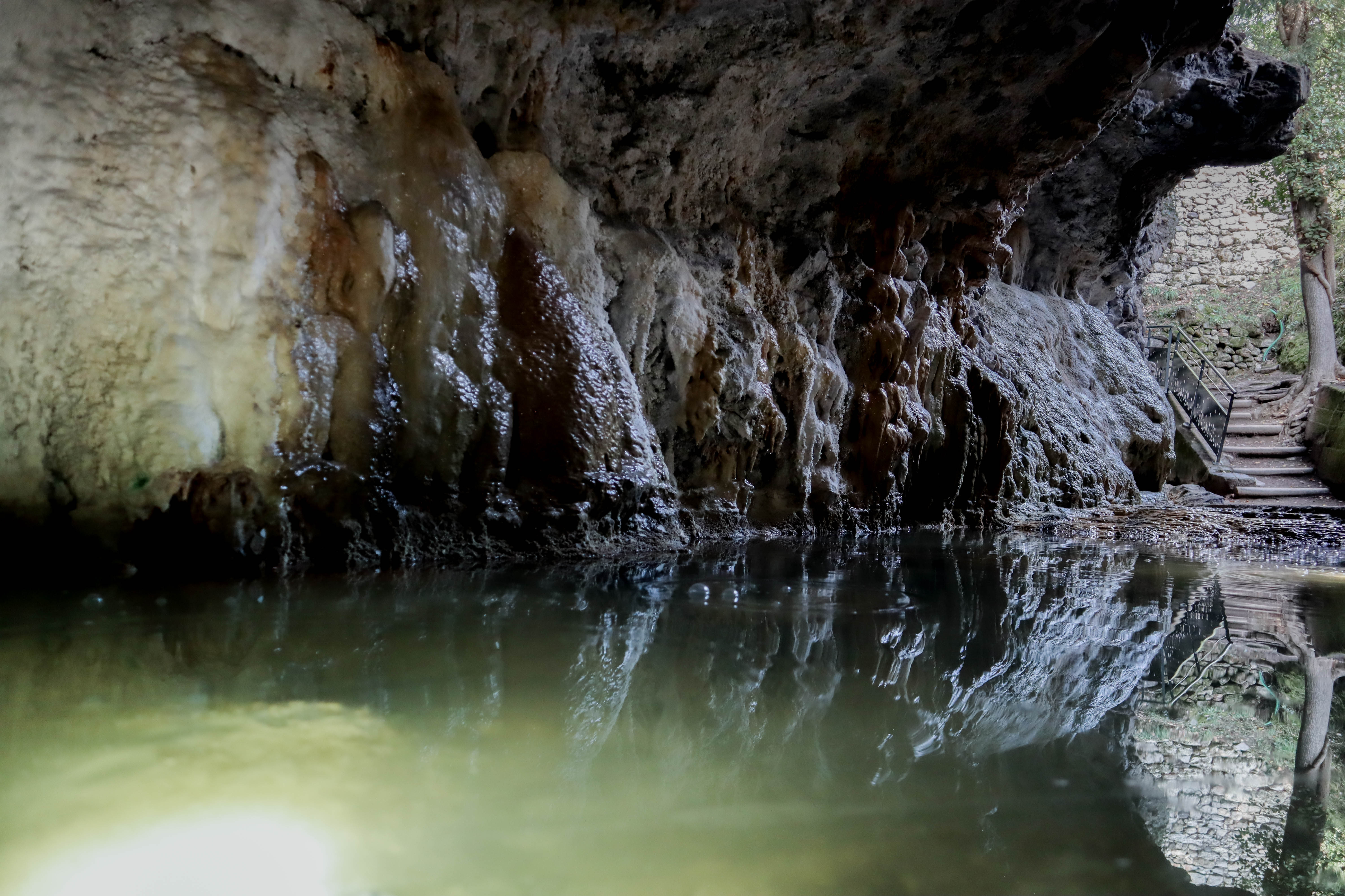 Les Grottes du Cornadore — vue 3, activité à Saint-Nectaire (Puy-de-Dôme)